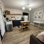 Private Townhouse Downtown 1Bed 1Bath