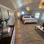 Private Townhouse Downtown 1Bed 1Bath