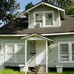 Third St Home - 6 Bedroom 3 Bathroom