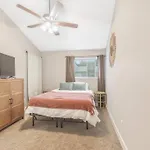 Cozy 2 Bed Townhome Near The Hospital