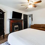 Lafayette At Your Doorstep, Private Rm