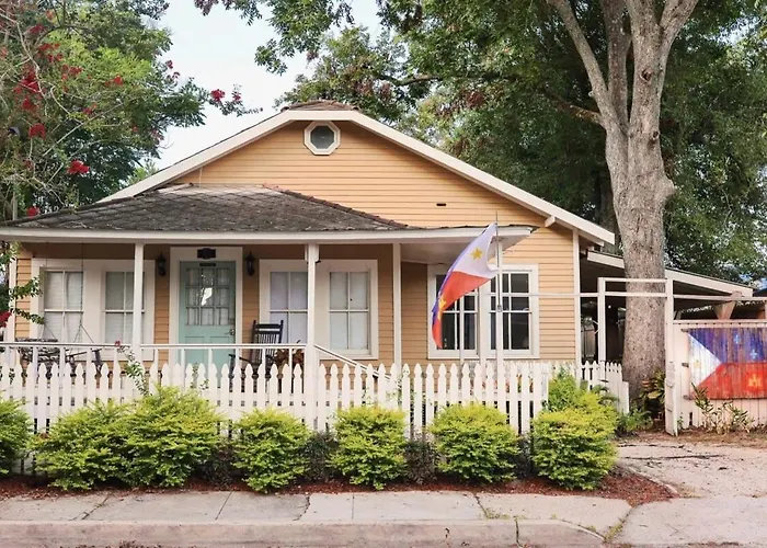 Charming Townhouse In Lafayette
