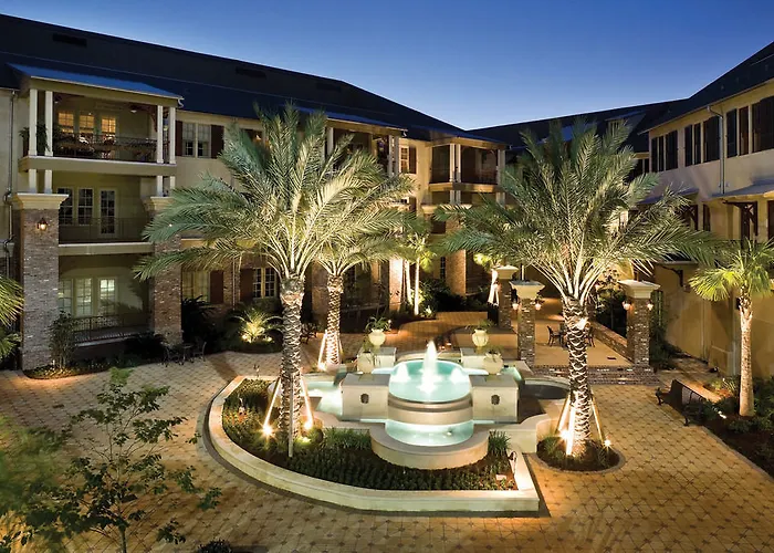 Carriage House Hotel
