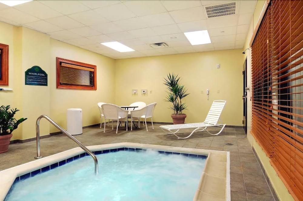 Wingate By Wyndham Airport Hotel