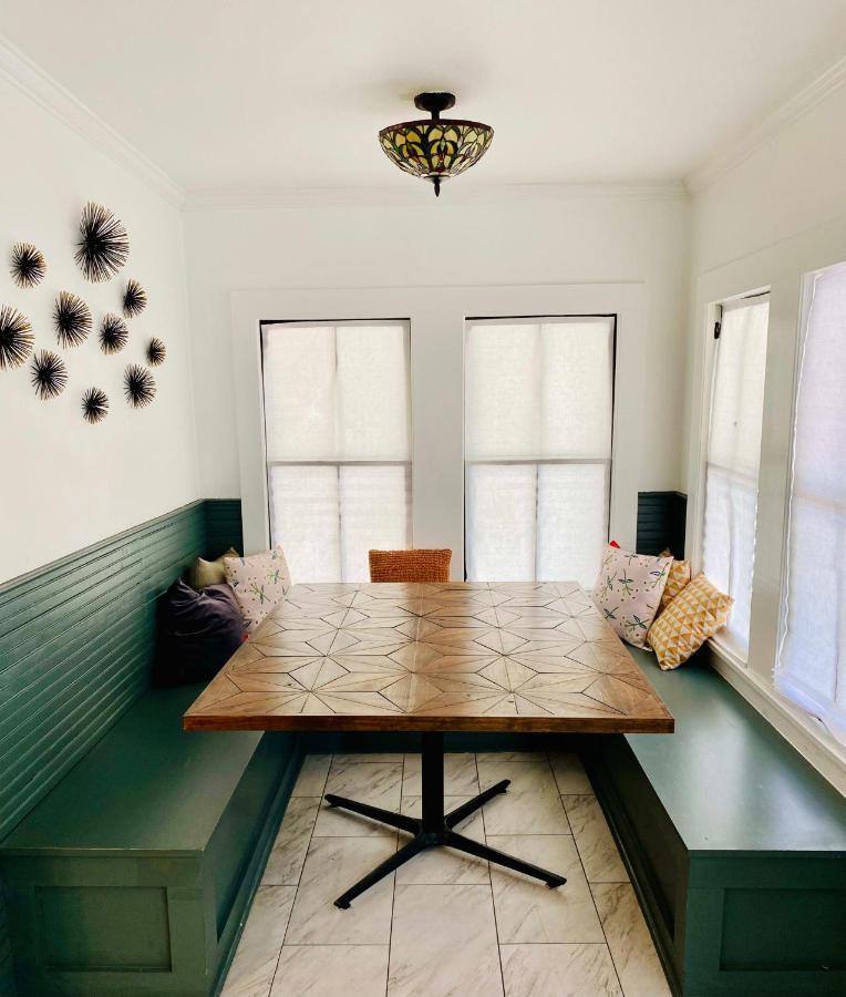 Entire Downtown - 2 Bedroom 2 Bath Lafayette