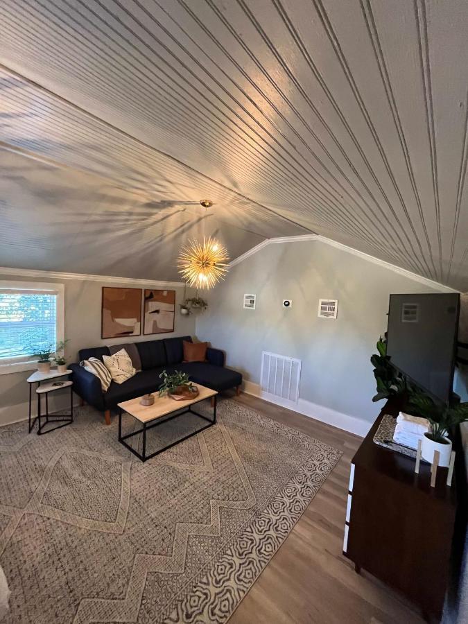 Apartment Private Townhouse Downtown 1bed 1bath Lafayette