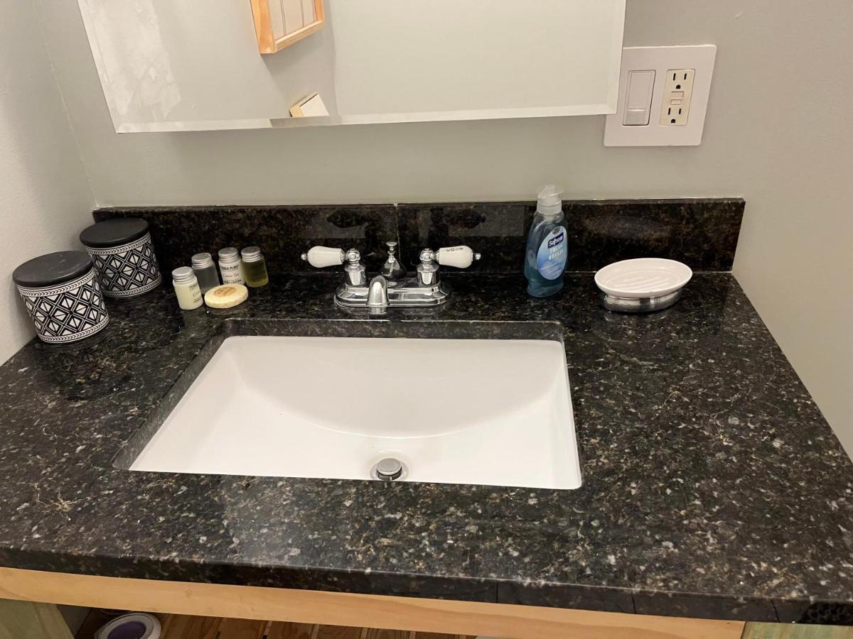 Apartment Private Townhouse Downtown 1bed 1bath Lafayette