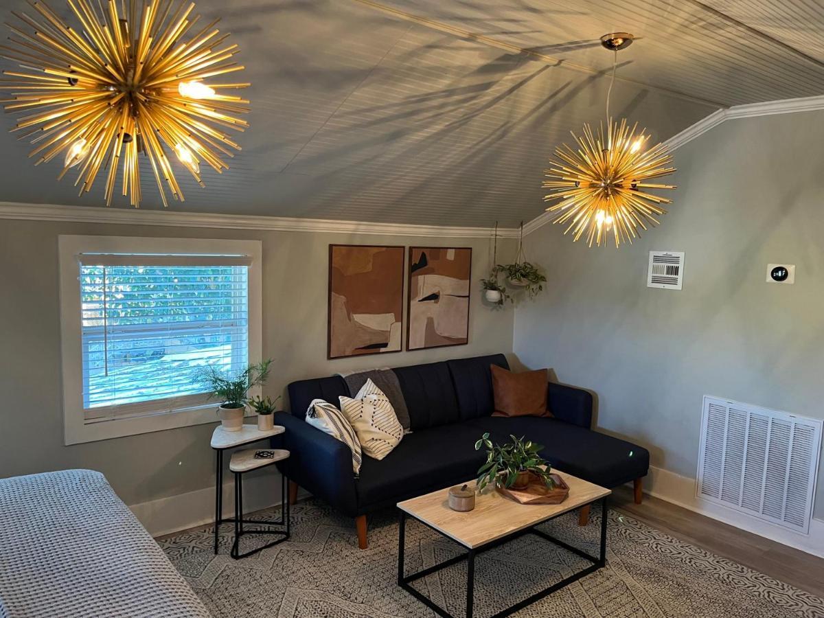 Private Townhouse Downtown 1bed 1bath Apartment