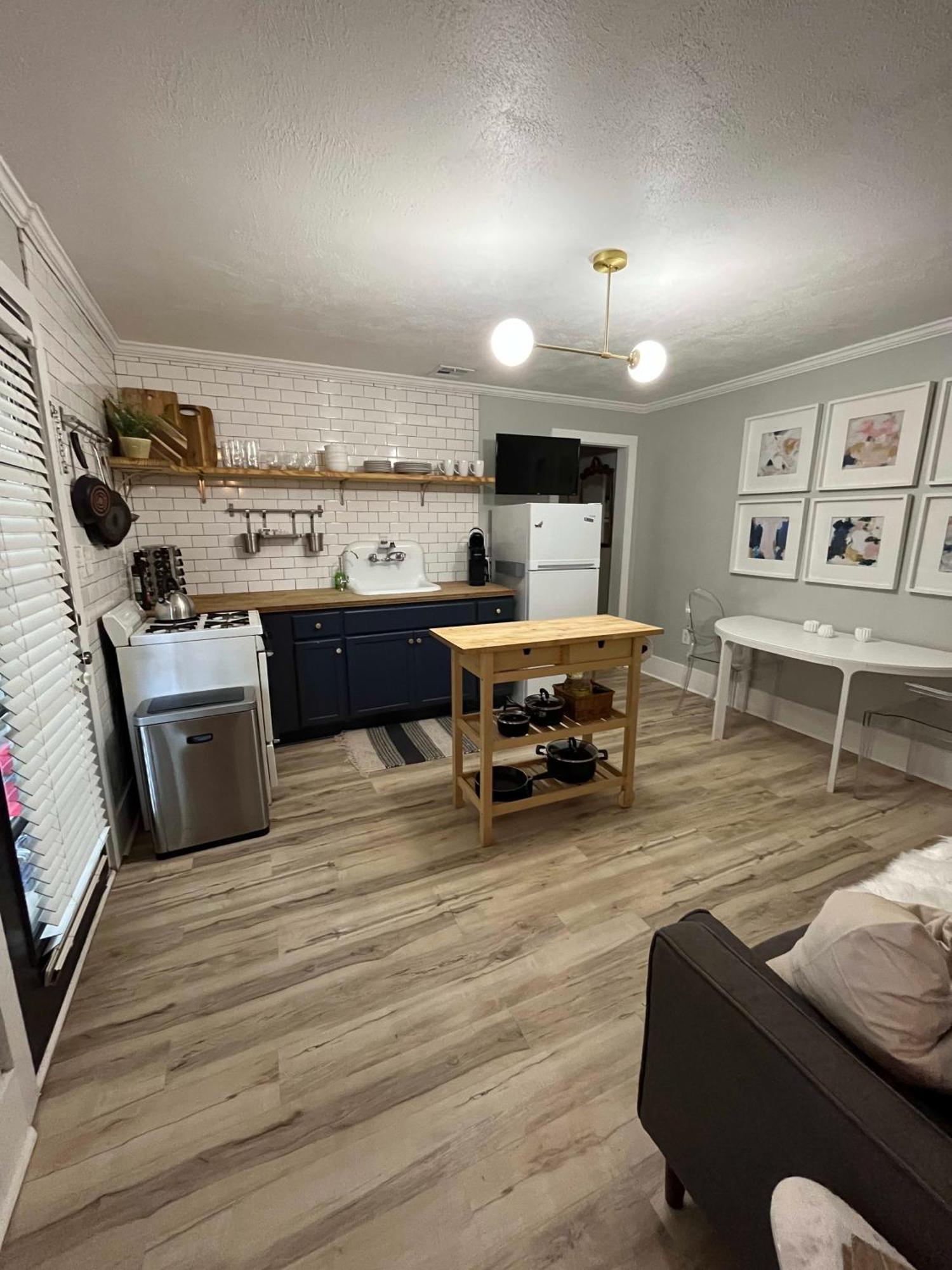 Apartment Private Townhouse Downtown 1bed 1bath *