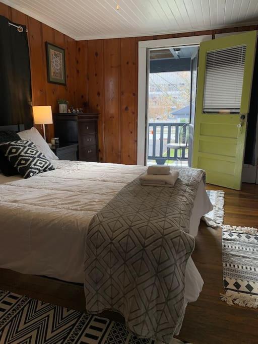 Cajun Stays - Studio Garfield - Pet Friendly Apartment Lafayette
