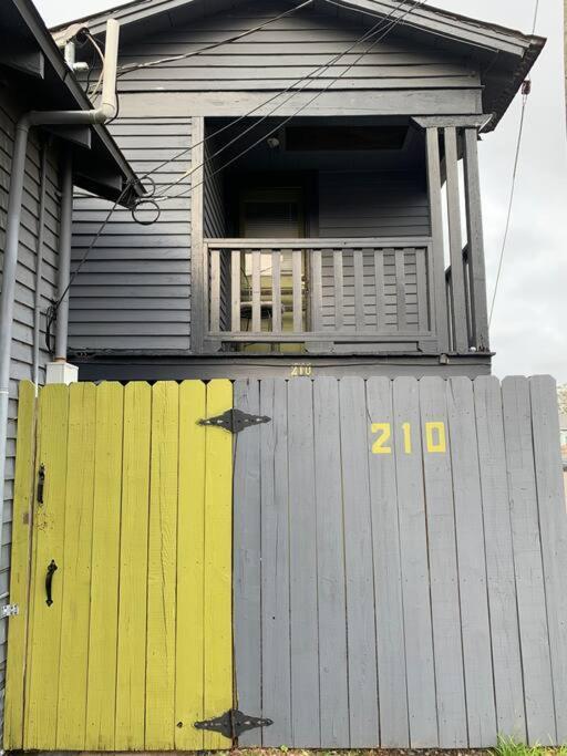 Cajun Stays - Studio Garfield - Pet Friendly Apartment *