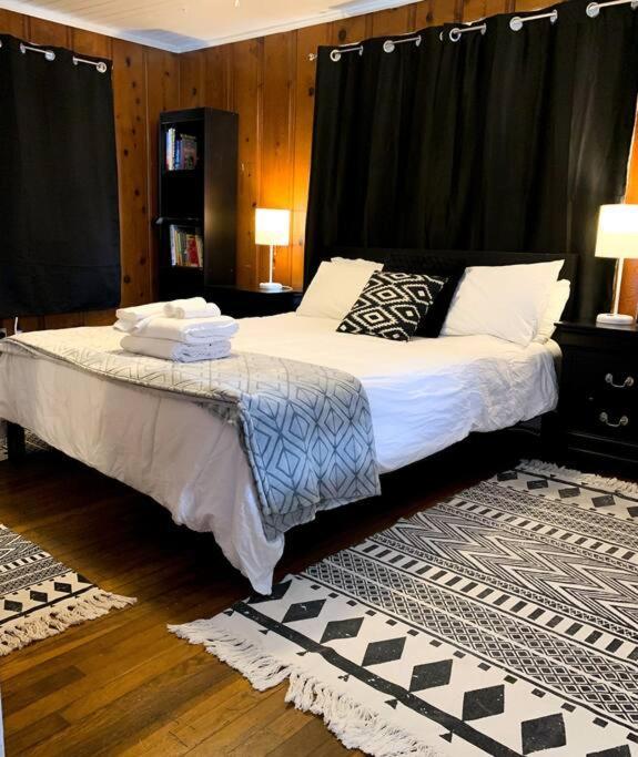 Cajun Stays - Studio Garfield - Pet Friendly Lafayette