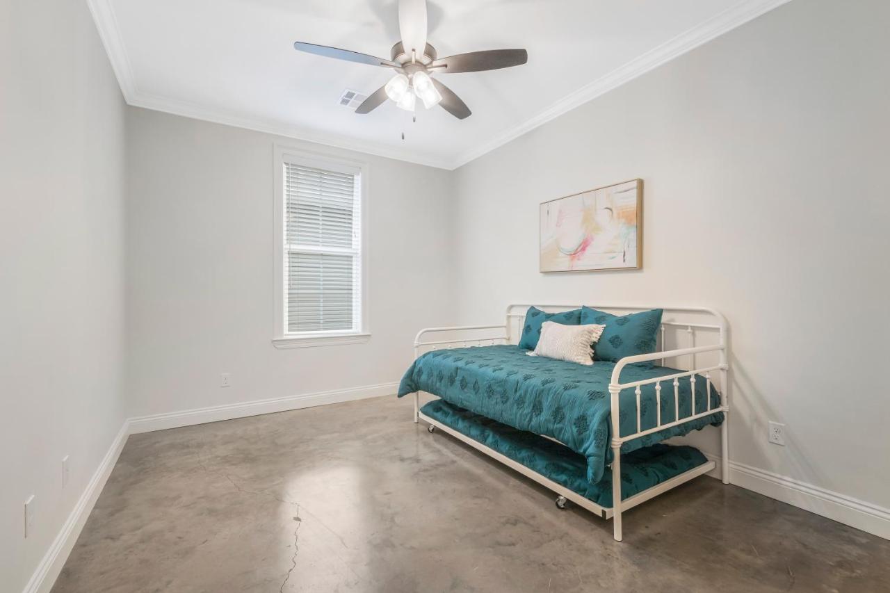 Charming Built In 2019 *