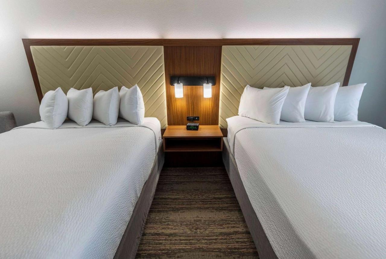 Wingate By Wyndham Airport 3*