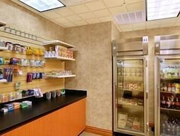 Wingate By Wyndham Airport Hotel 3*