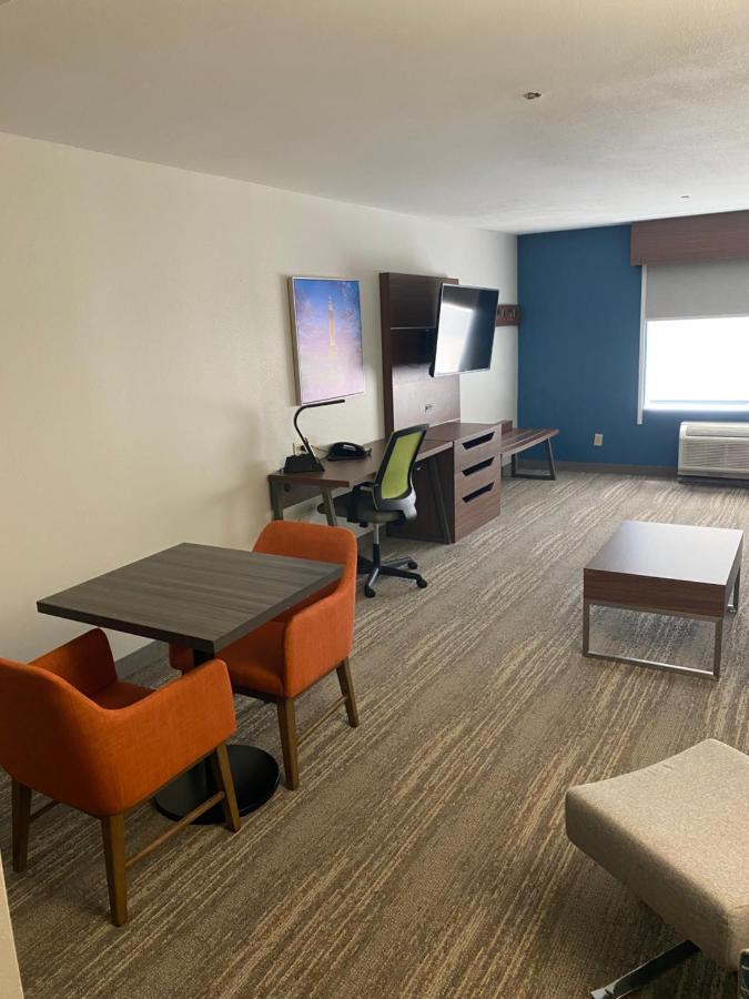 Wingate By Wyndham Airport 3*