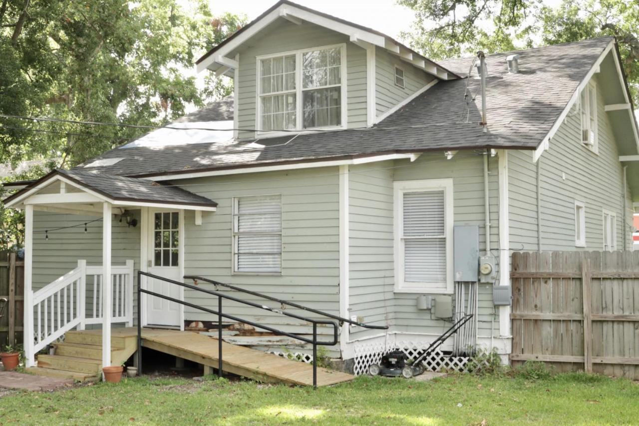 Third St - 6 Bedroom 3 Bathroom * Lafayette