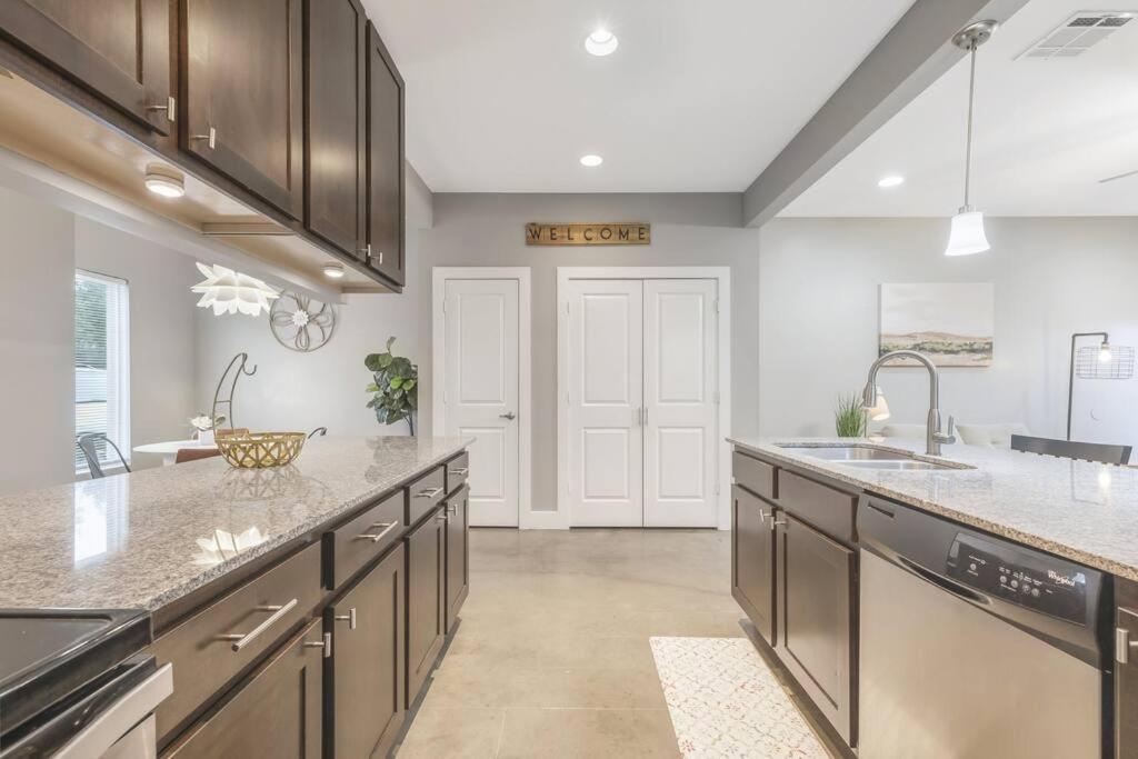 Cozy 2 Bed Townhome Near The Hospital * Lafayette