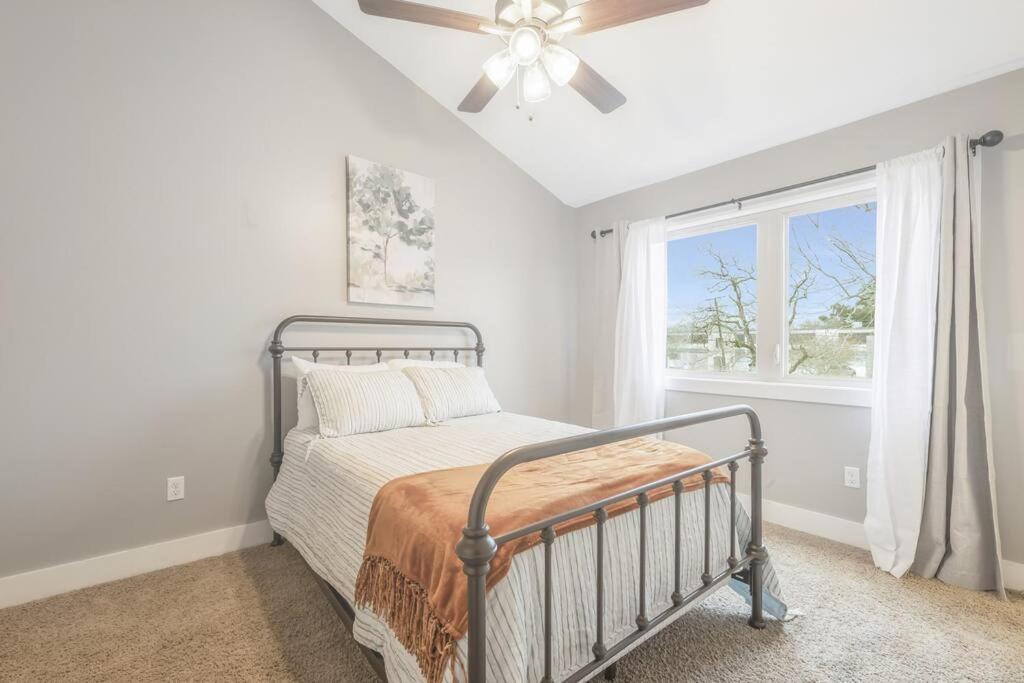 Cozy 2 Bed Townhome Near The Hospital Holiday home Lafayette