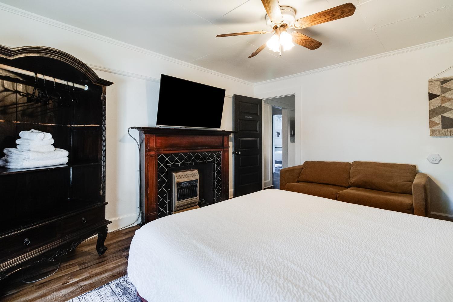 At Your Doorstep, Private Rm Apartment Lafayette