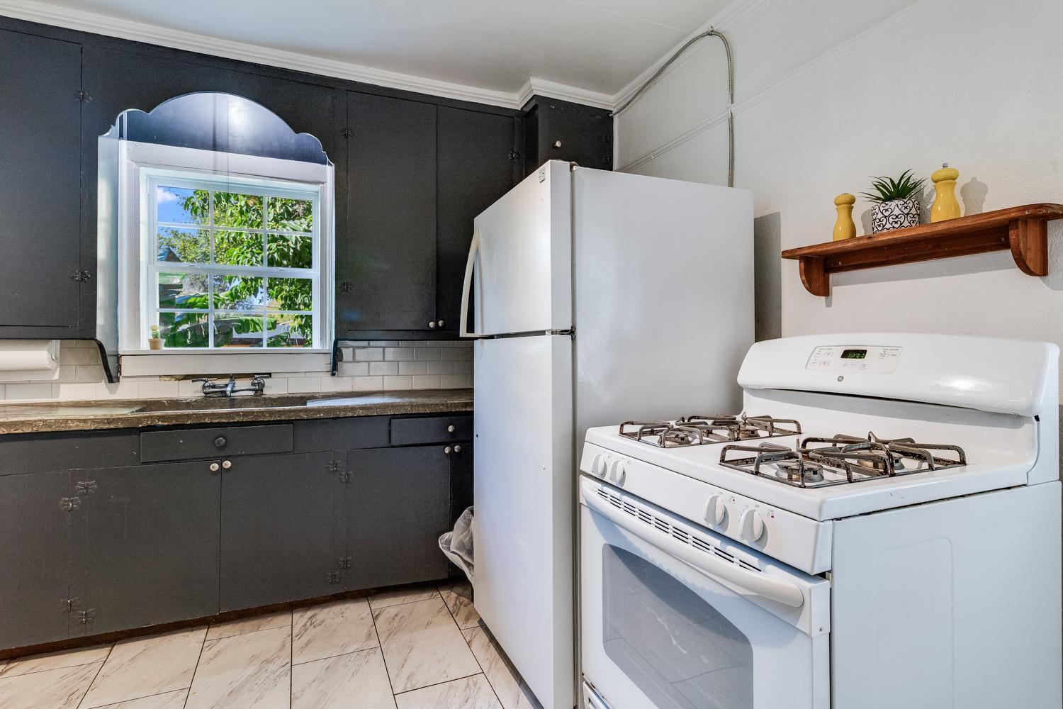 At Your Doorstep, Private Rm Apartment
