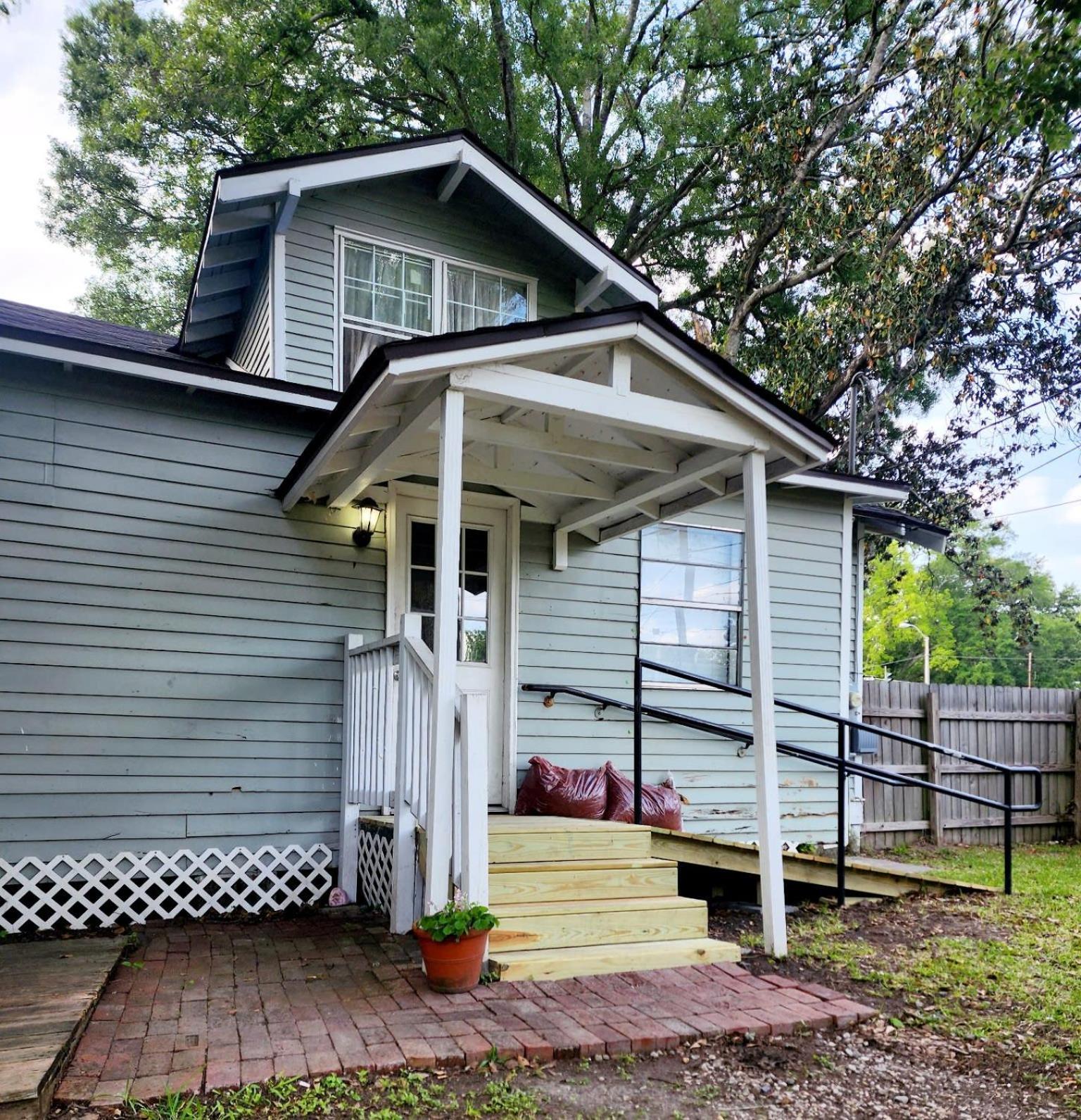 Magnolia House
