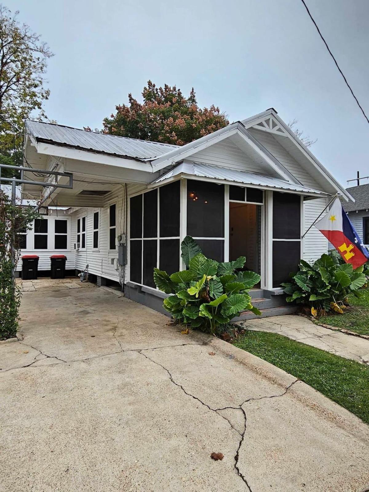 Spacious 4br Retreat In The Heart Of