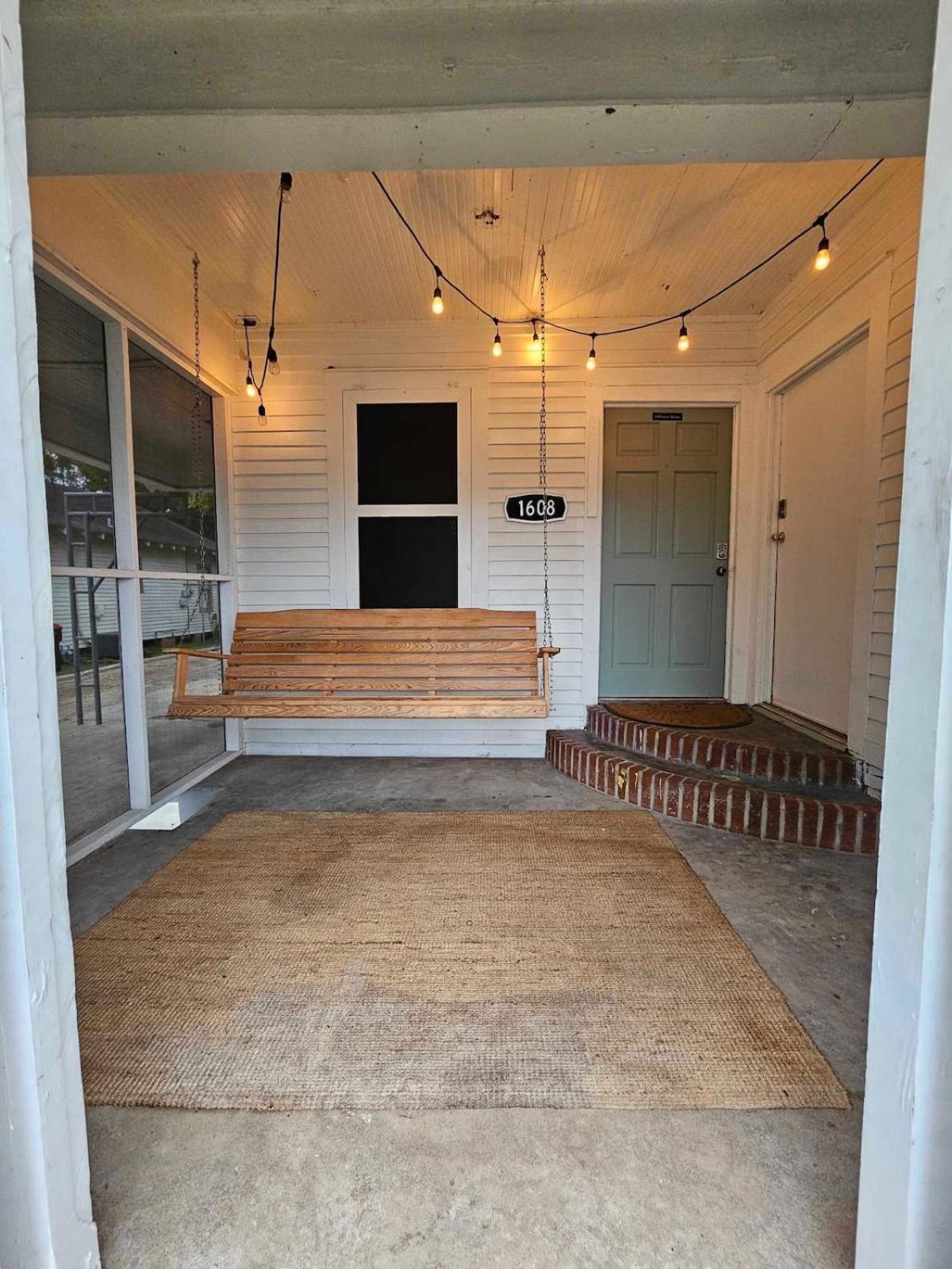 Holiday home Spacious 4br Retreat In The Heart Of Lafayette