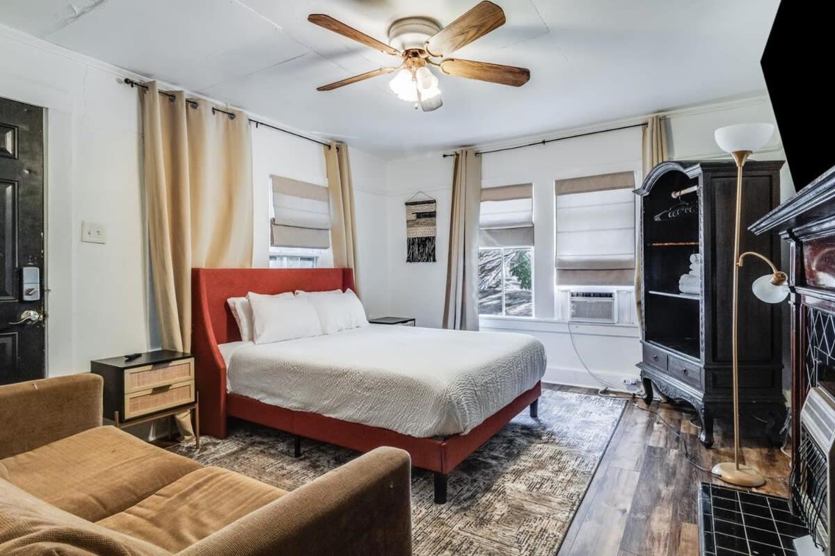 At Your Doorstep, Private Rm Apartment *