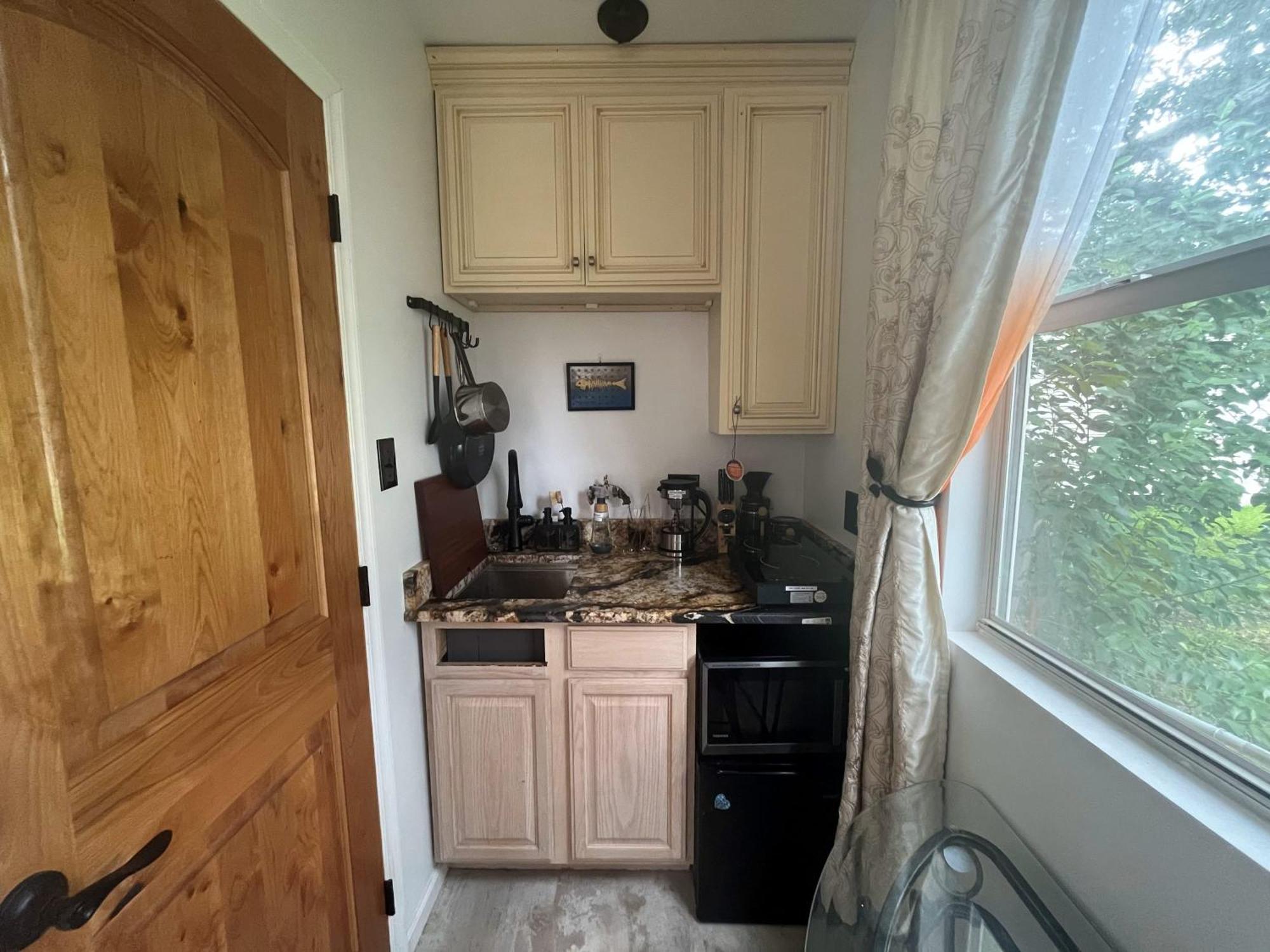 Tiny House Apartment *