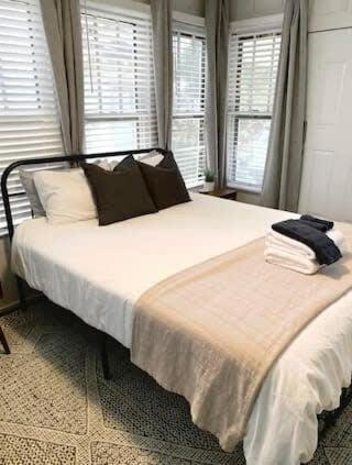 Spacious 4br Retreat In The Heart Of Holiday home