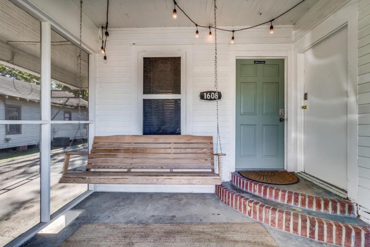 Spacious 4br Retreat In The Heart Of Holiday home Lafayette