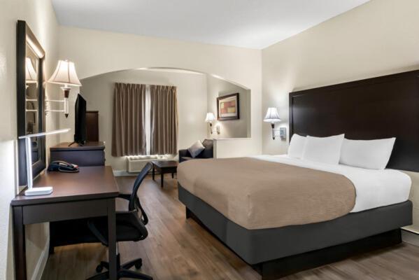 Hotel Quality & Lafayette