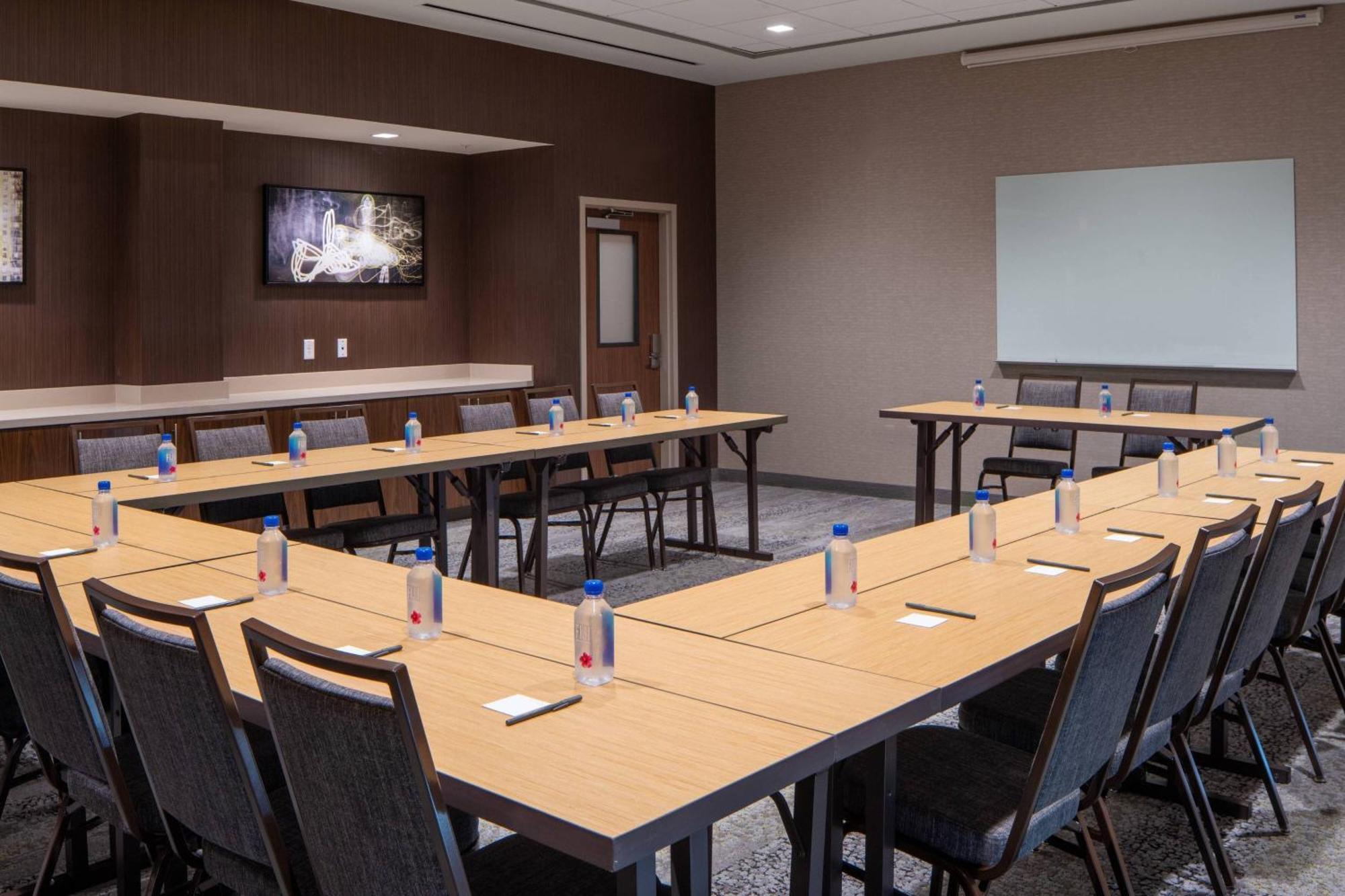 Courtyard By Marriott South Hotel