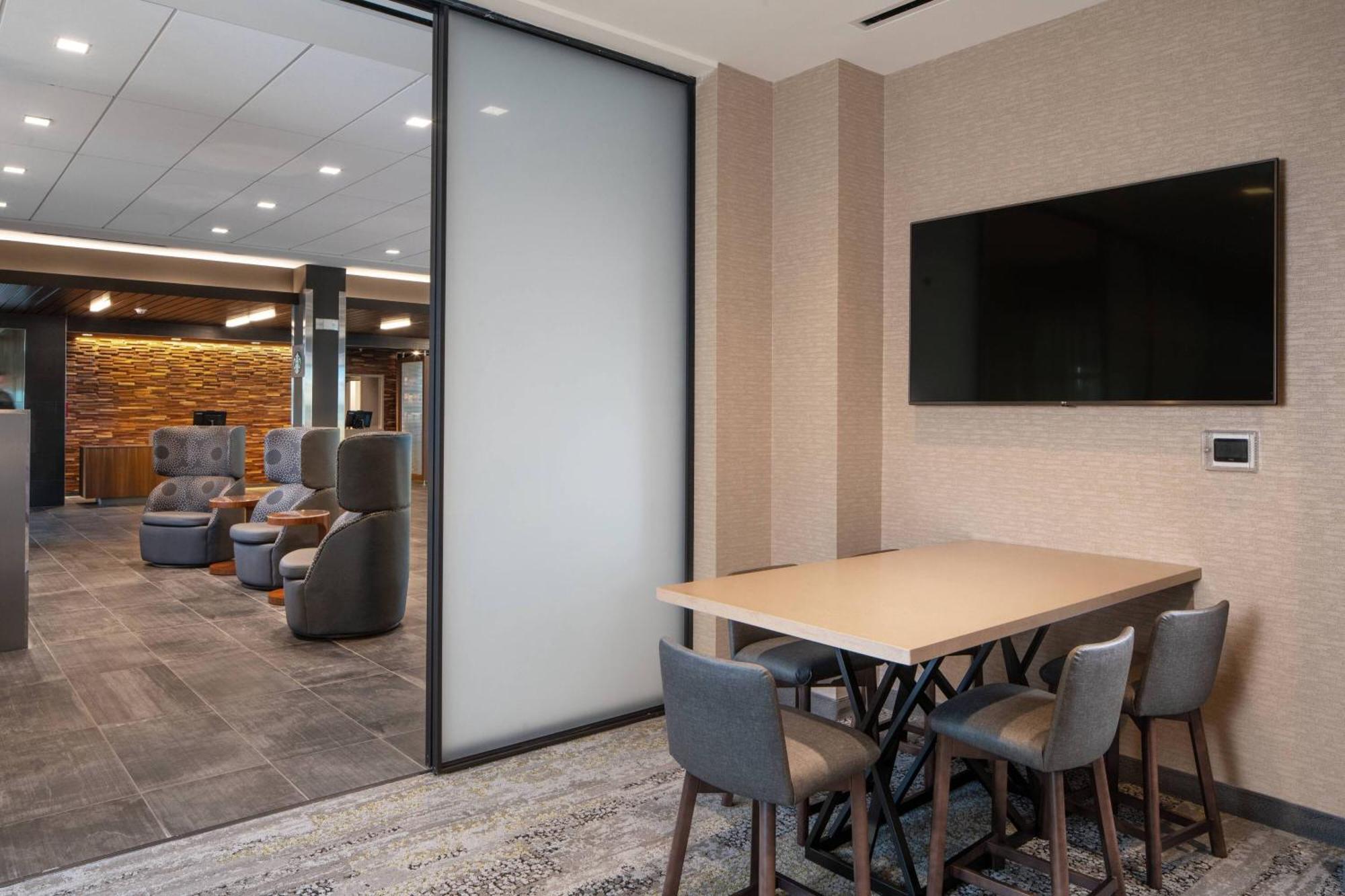 Courtyard By Marriott South Hotel 3*
