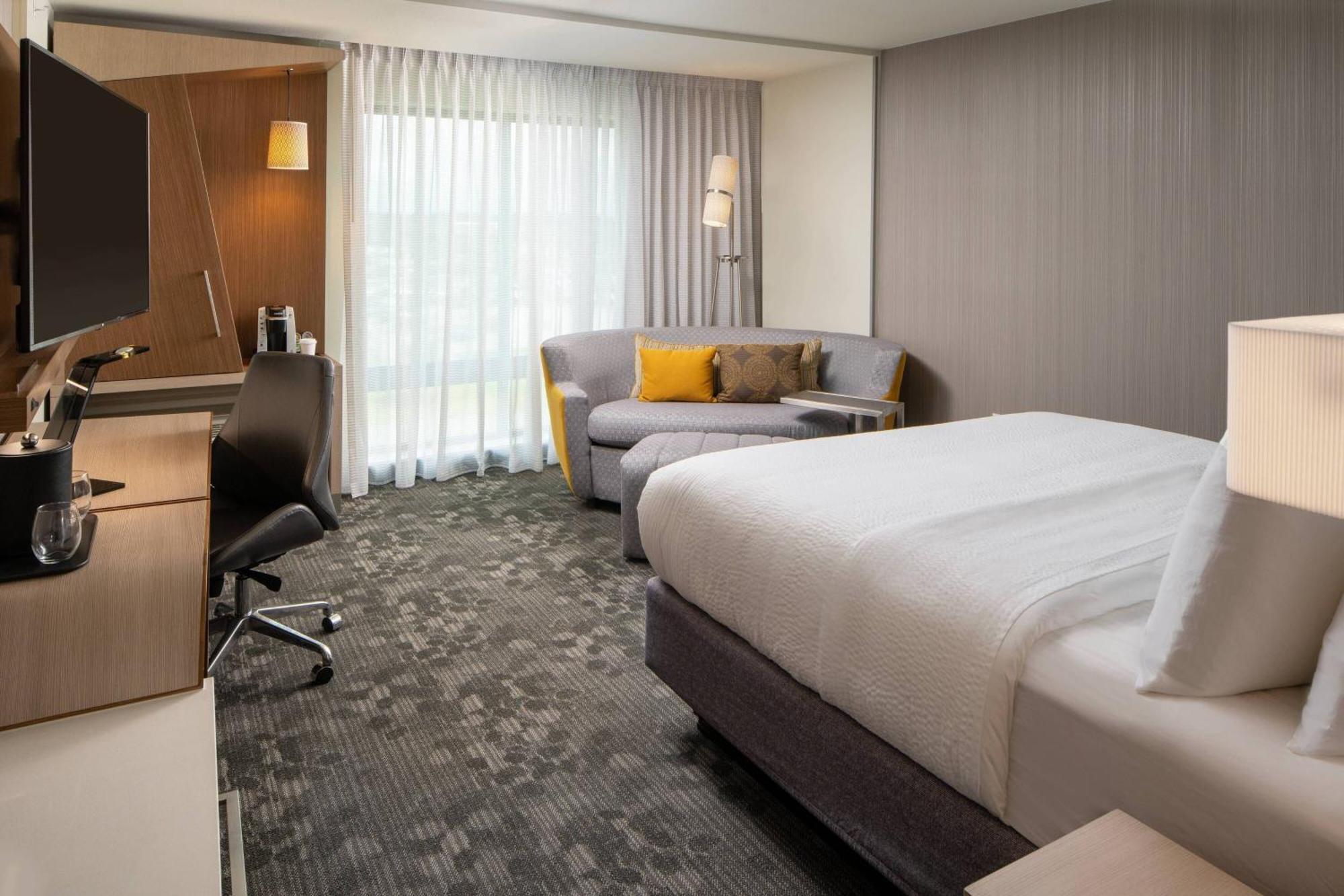 Courtyard By Marriott South Hotel