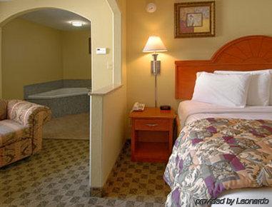 Howard Johnson By Wyndham