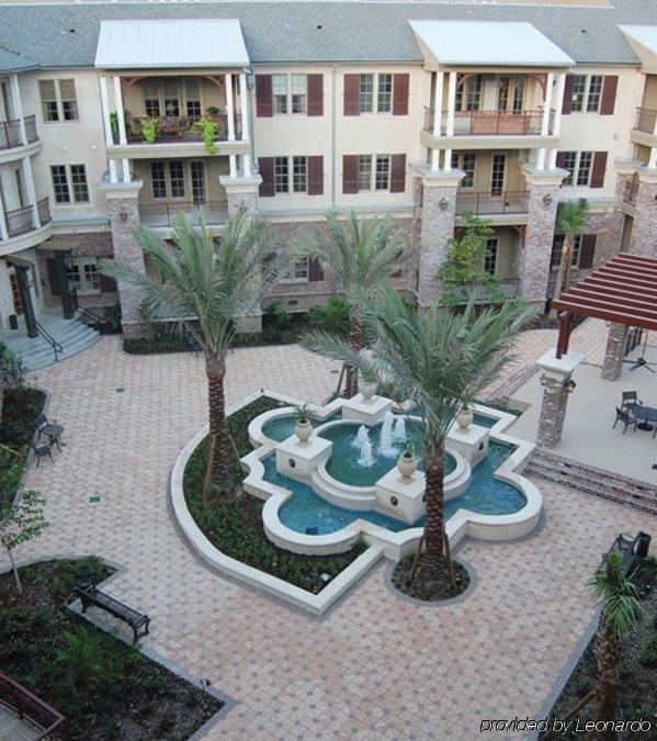 Carriage House Hotel