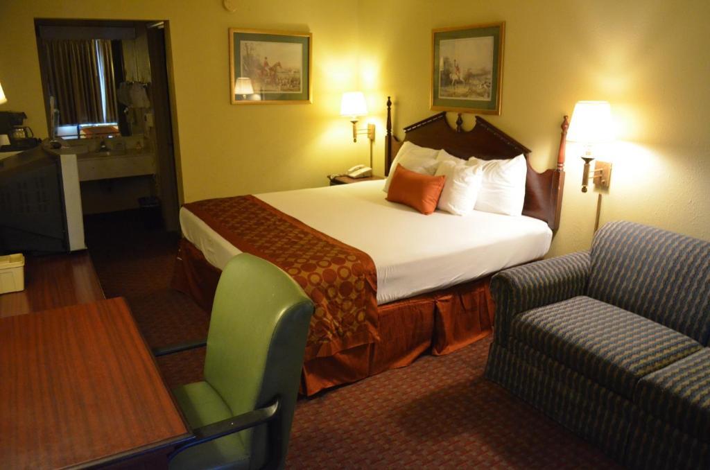 Hotel Days Lafayette/university 2*