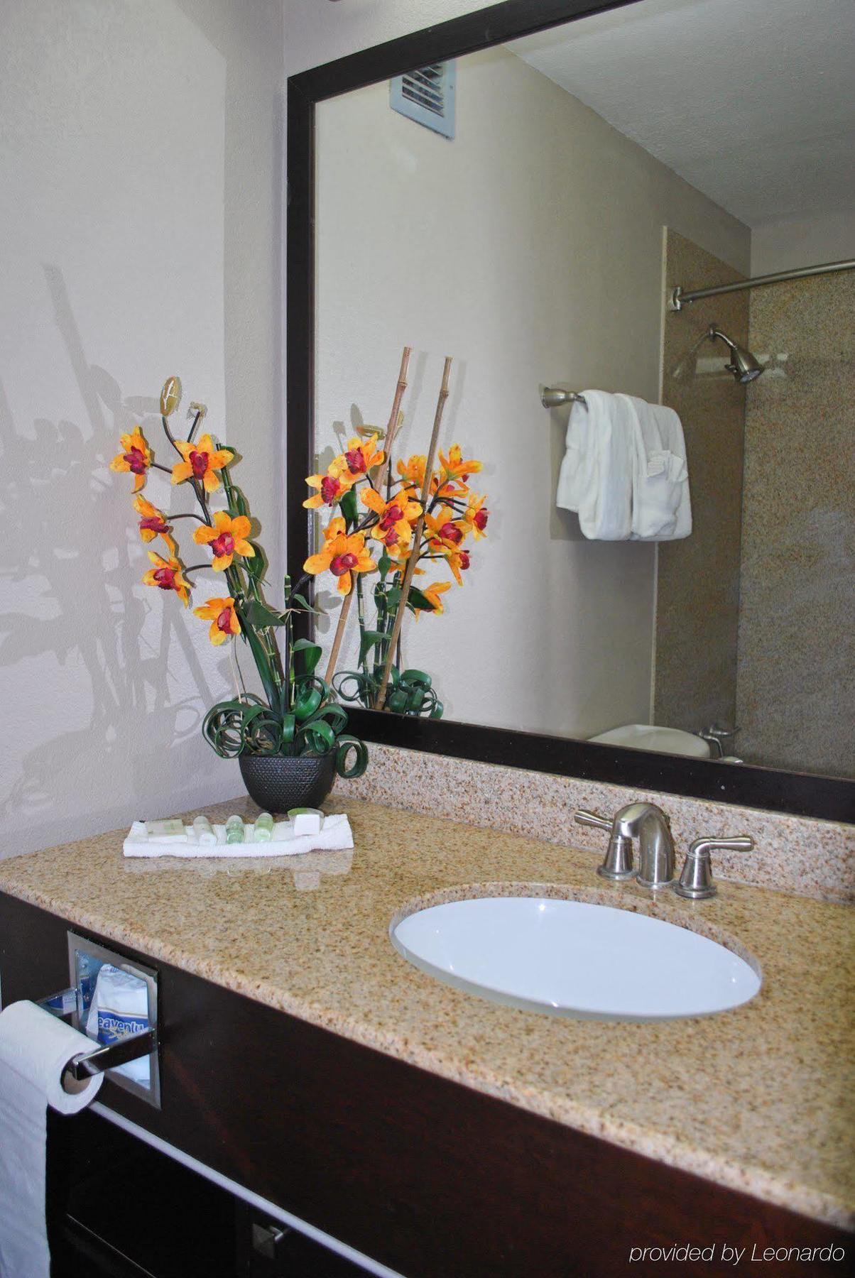 Wyndham Garden Hotel 4*