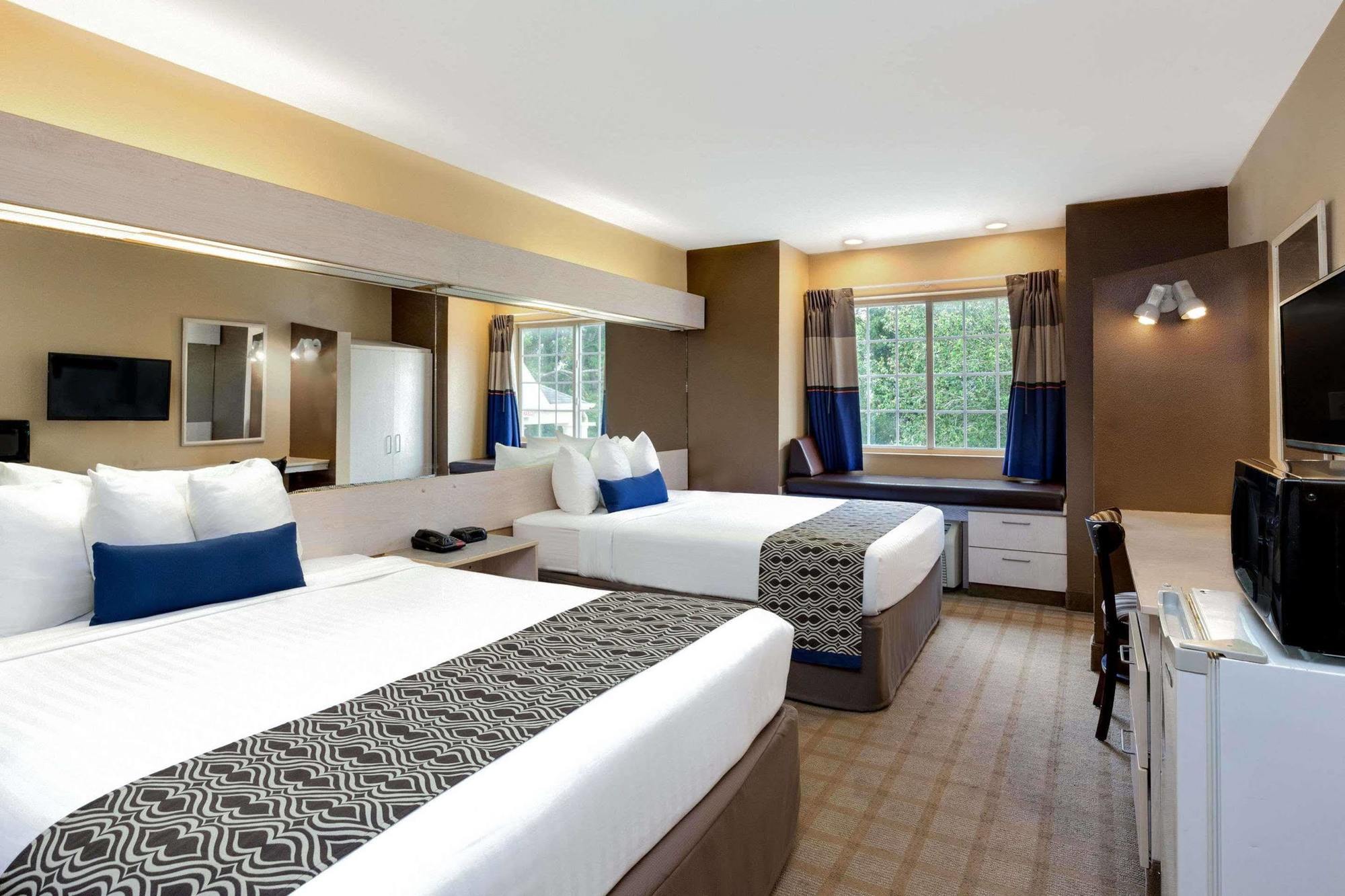 Microtel And Hotel 3*