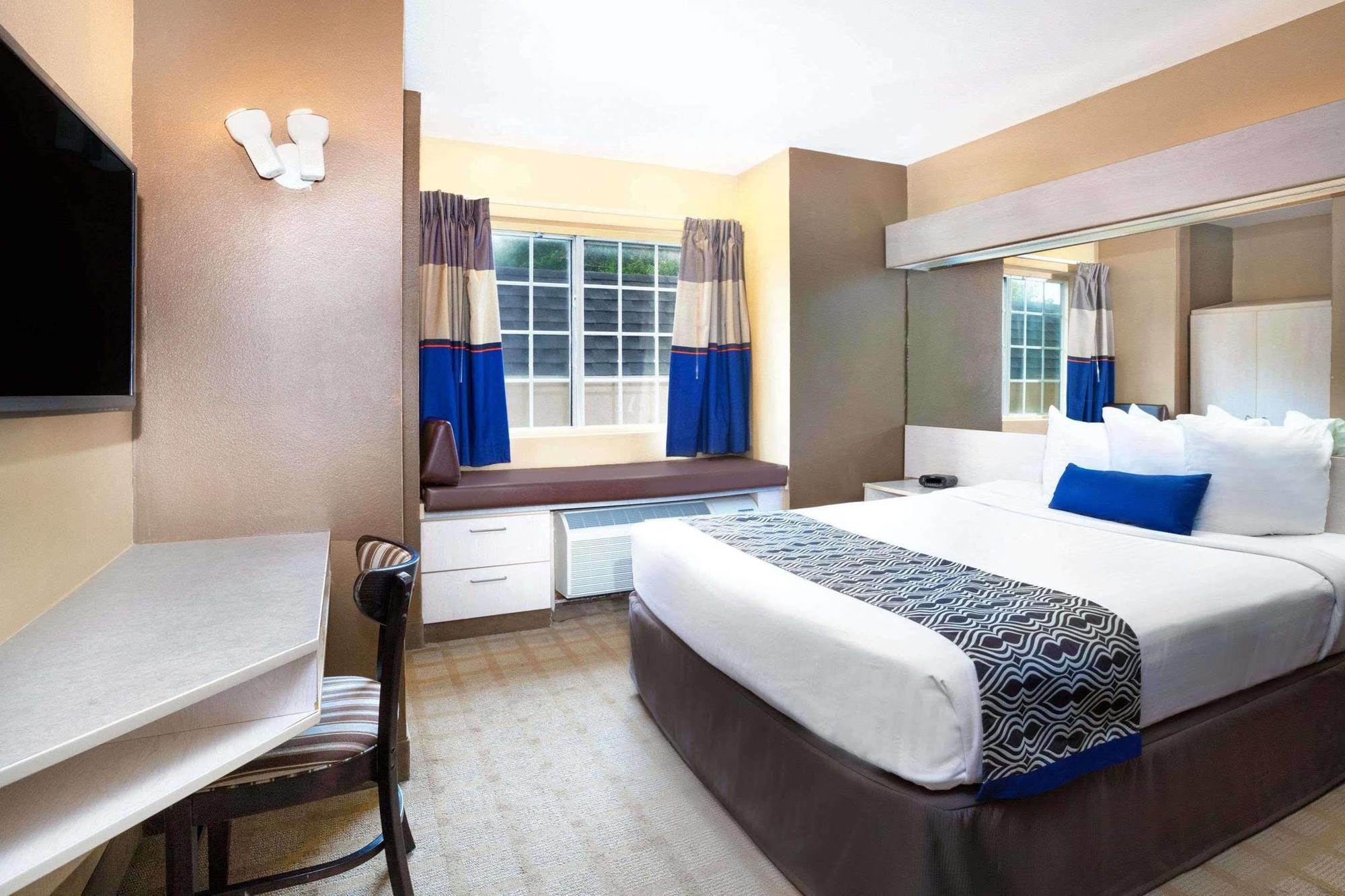 Microtel And Hotel Lafayette
