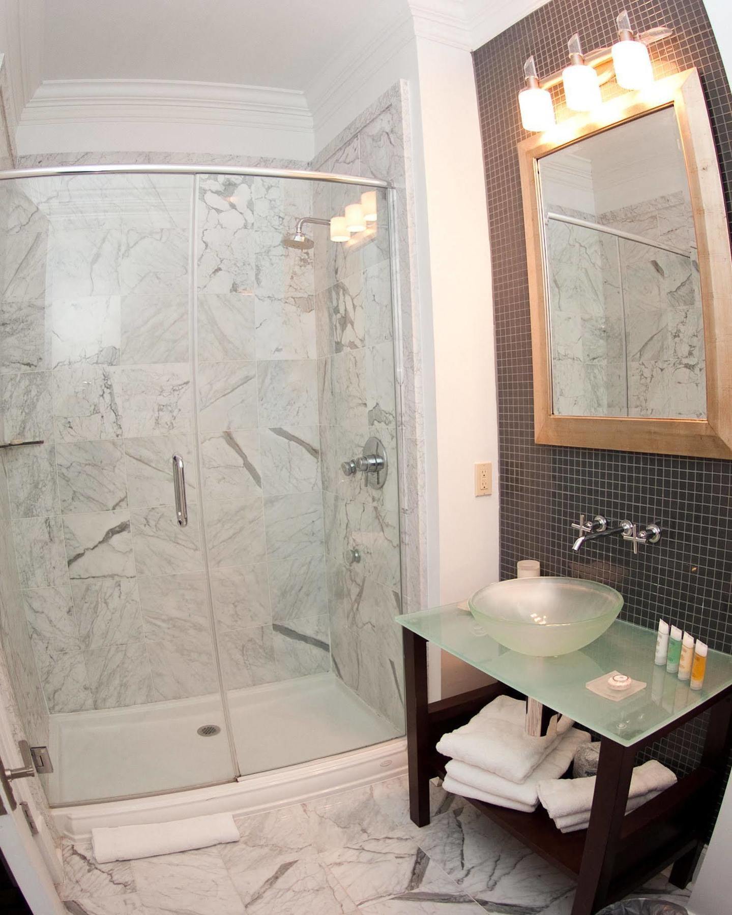 Carriage House 3*