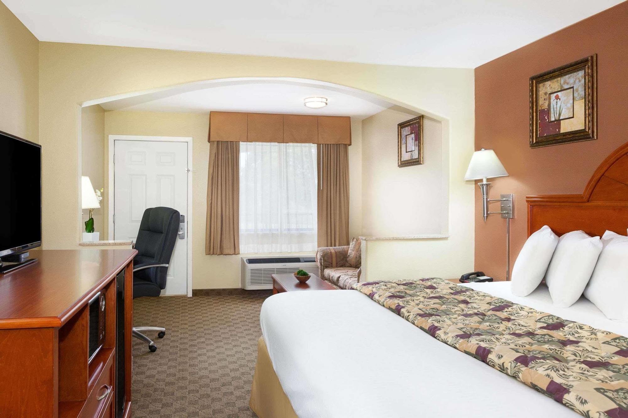 Howard Johnson By Wyndham 2*