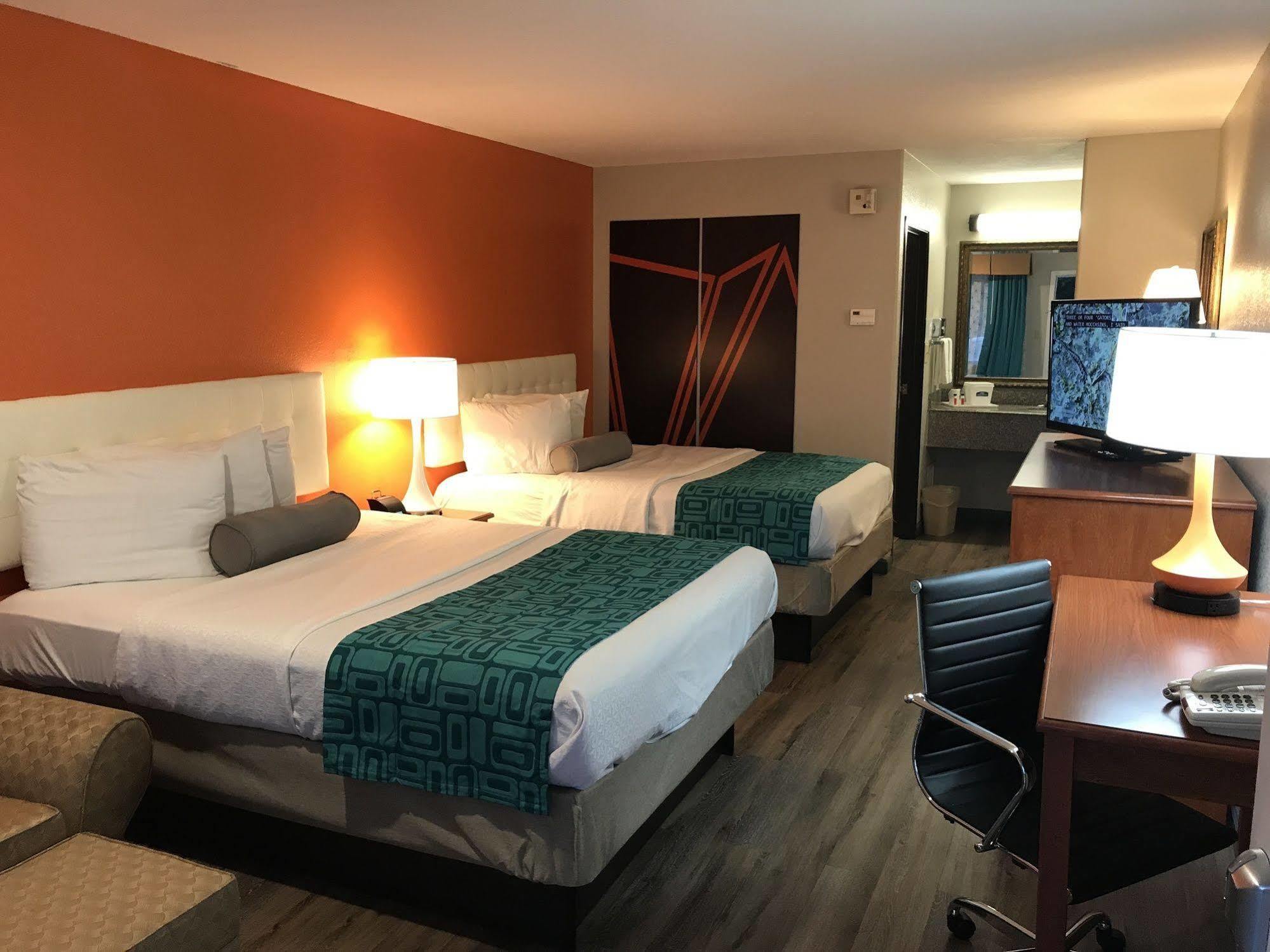 Howard Johnson By Wyndham 2*