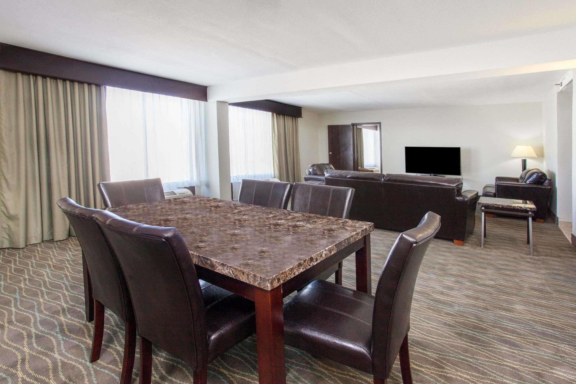 Hotel Wyndham Garden Lafayette