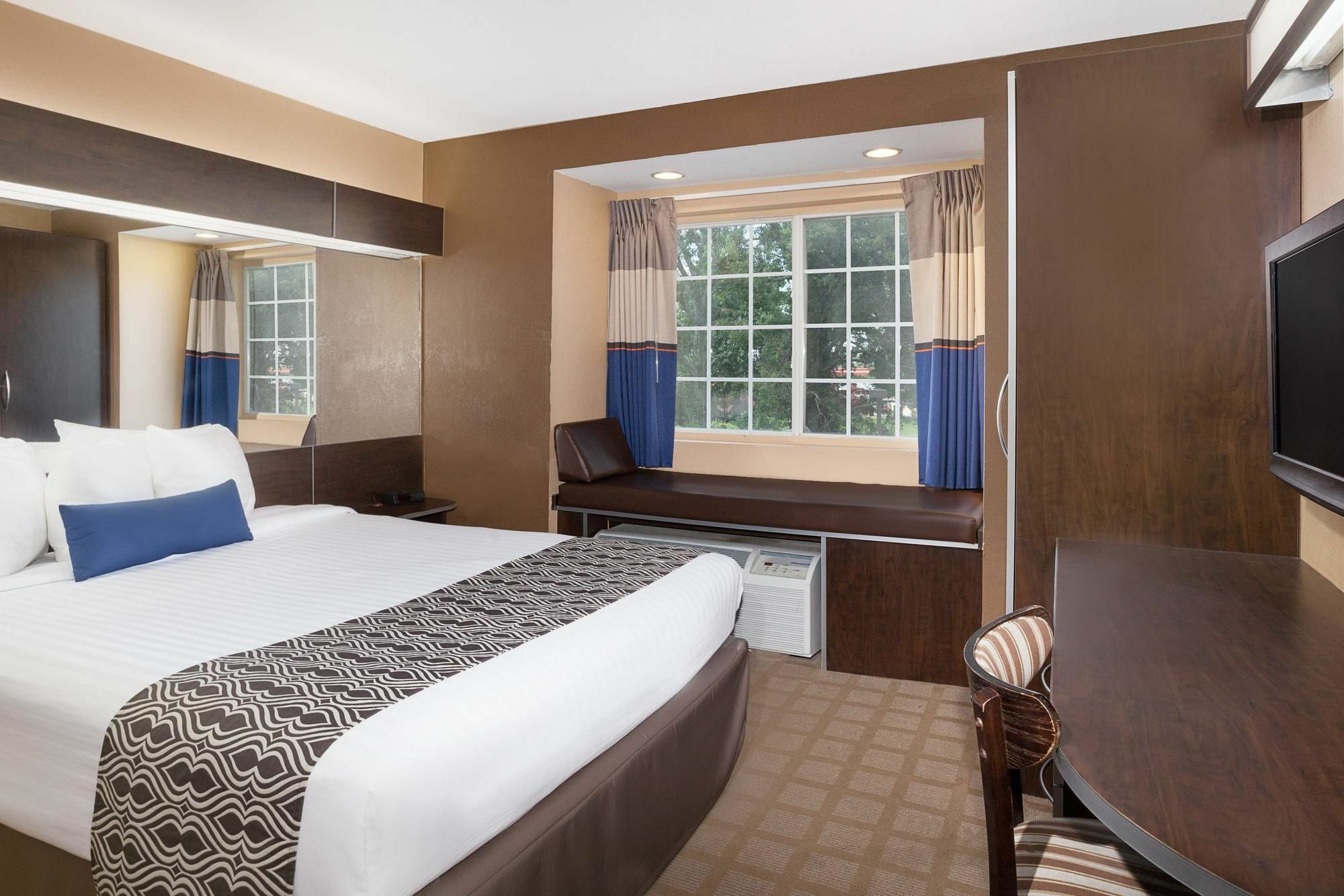 Microtel And 3* Lafayette