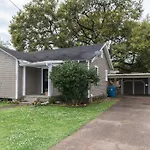 Cajun Stays - Cajun Hostel II - The White Room