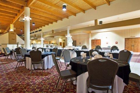 Ramada Conference Center Hotel 3*