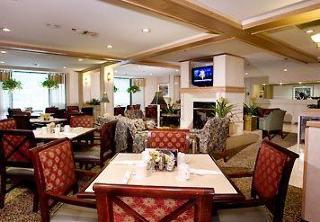 Courtyard Airport Hotel